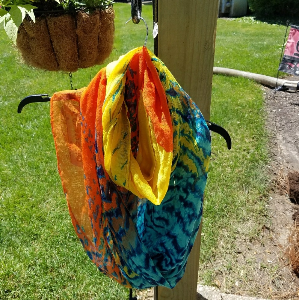 Colorful infinity scarf - Picture 2 of 3